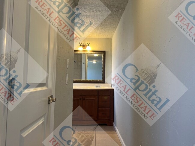 Building Photo - Take the Key!!!