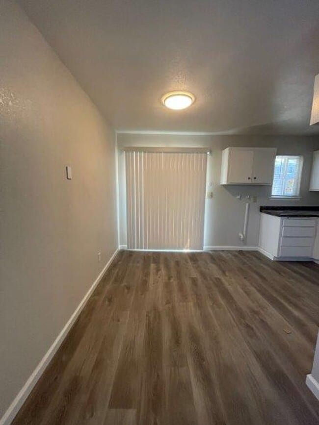 Building Photo - 2 Bedroom Walking Distance to Mather Air F...