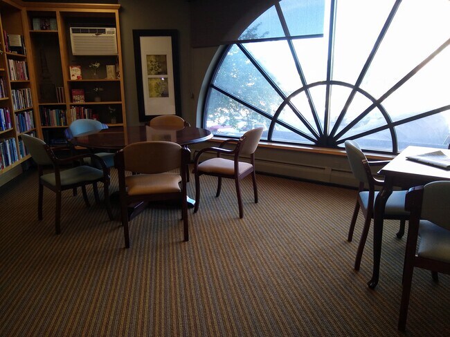 Sunroom with library - 6500 Woodlake Dr