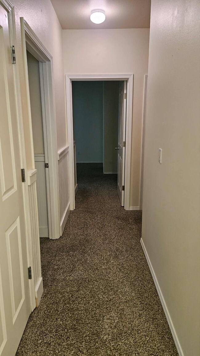 Building Photo - 2127 Hammond Ave