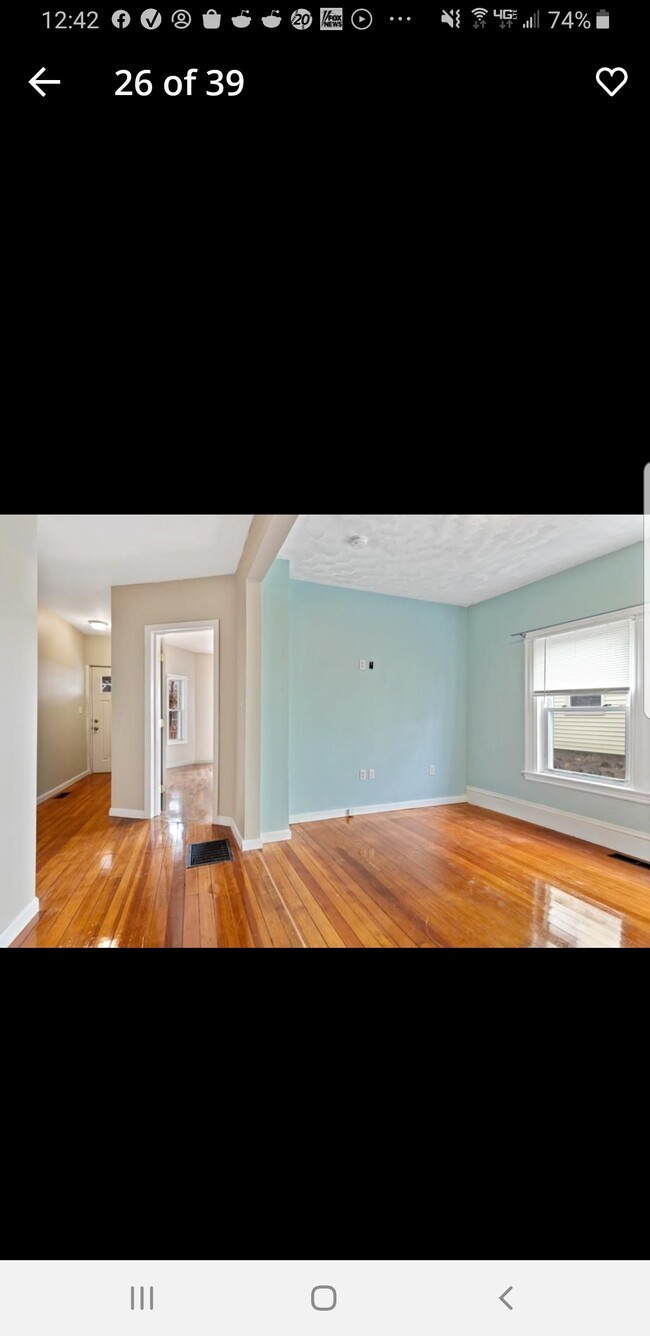 Hardwood floors - 23 Rockland St