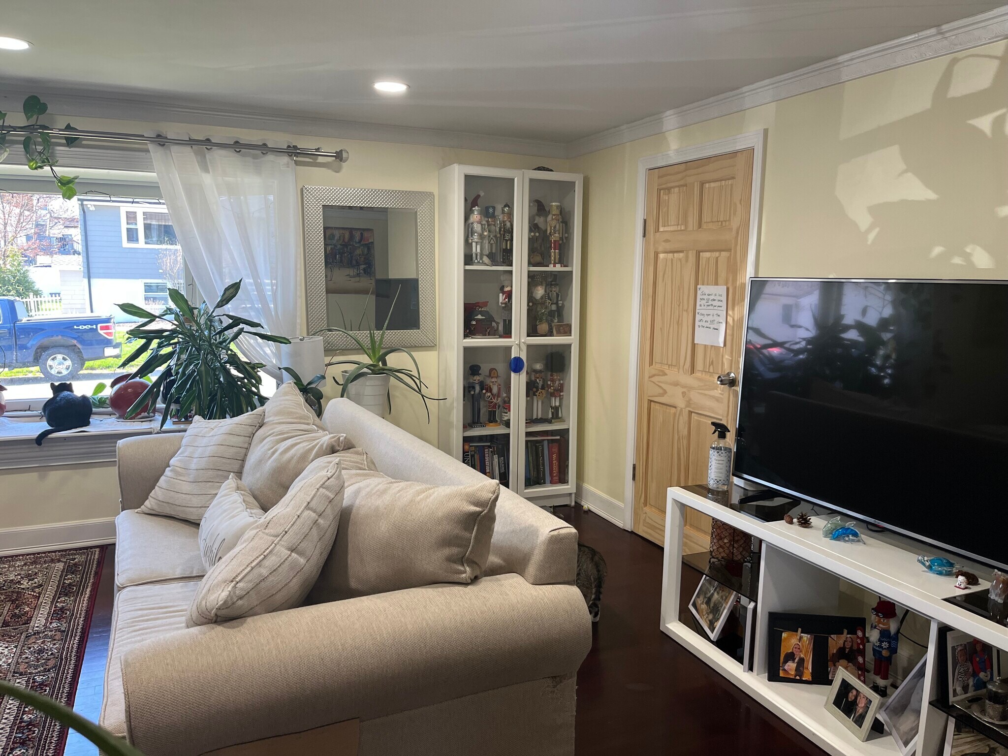 Building Photo - 94 Oakwood Ave