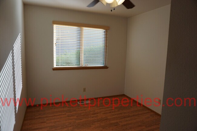 Building Photo - 12731 Plateau Cir NW