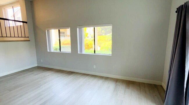 Building Photo - Sun-Drenched Tri-Level Townhome Just Minutes from UCSD & Westfield UTC!