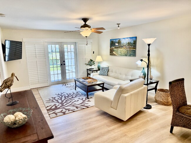 Building Photo - 4026 Silver Palm Dr