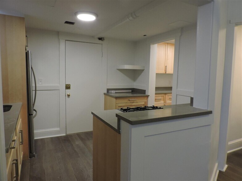 Building Photo - 8 Prescott St