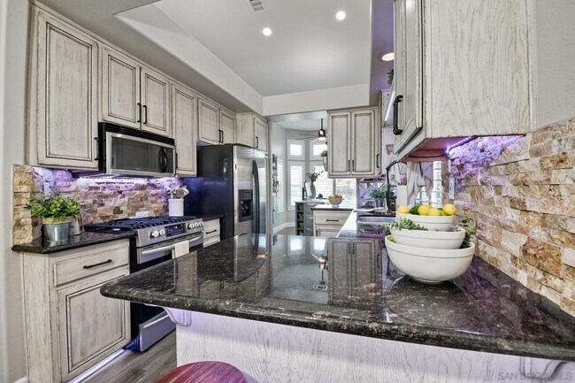 Building Photo - 3358 Lake Cir Dr