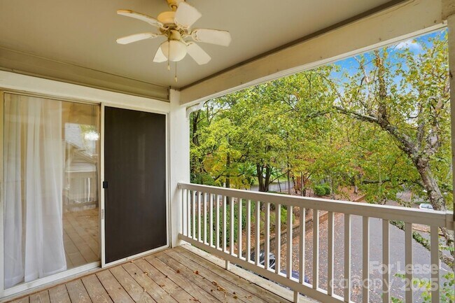 Building Photo - 2500 Cranbrook Ln