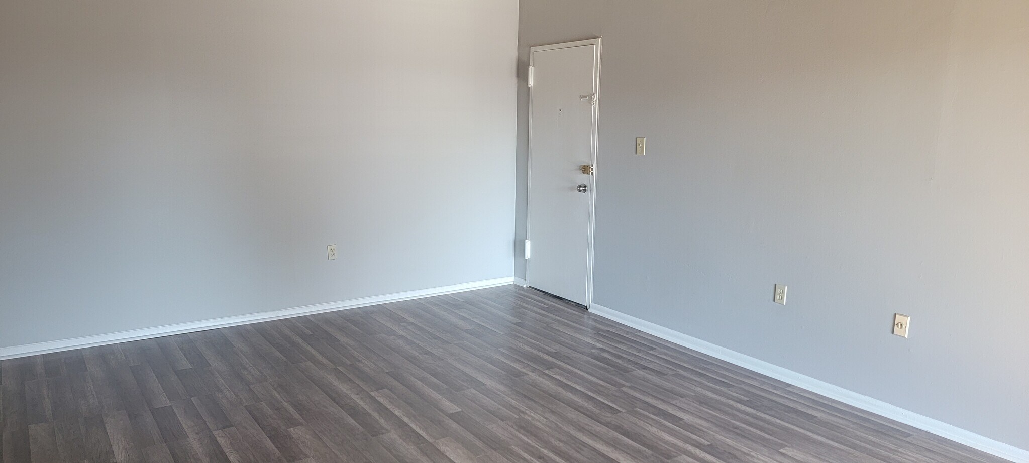 Building Photo - 11320 Cherry Hill Rd