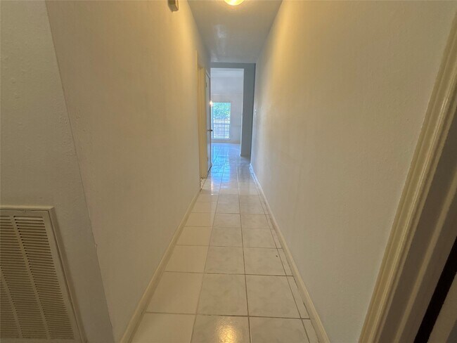 Building Photo - 15803 Mission Estates Ct