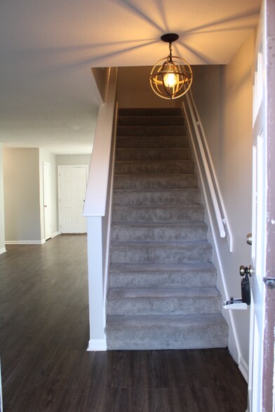 Building Photo - 5422 Gatehouse Dr