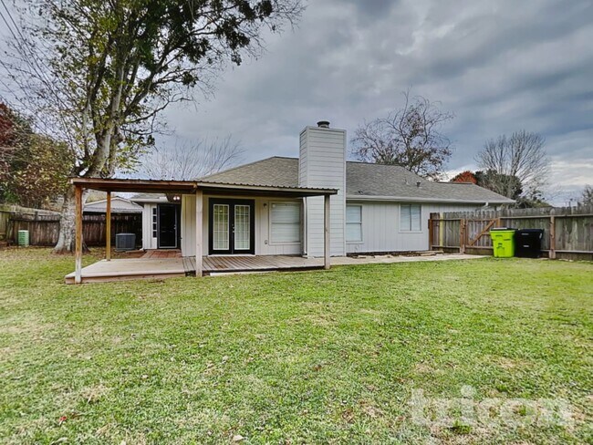 Building Photo - 4601 Greenwood Dr