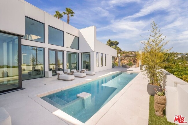Primary Photo - 9405 Sierra Mar Pl