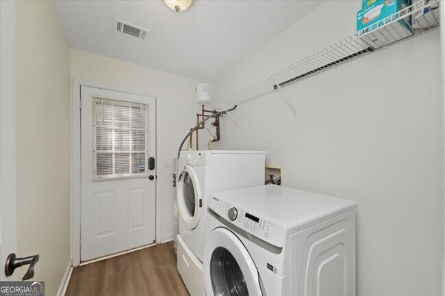 Building Photo - 2515 Lakeview Trail