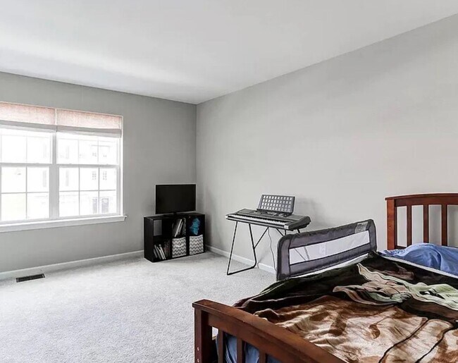 Building Photo - 3 bedroom 2.5 bathroom townhome for rent