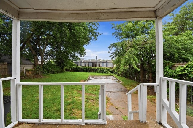 Building Photo - Newly Remodeled | 3 Bed | 1 Bath | Tulsa | Available Now