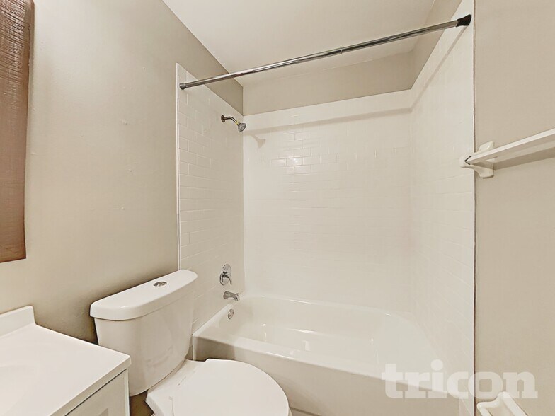 Building Photo - 2920 Malcolm Dr