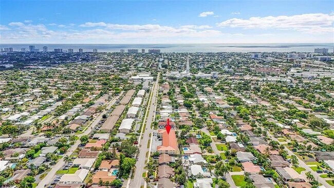 Primary Photo - 2020 NE 56th St