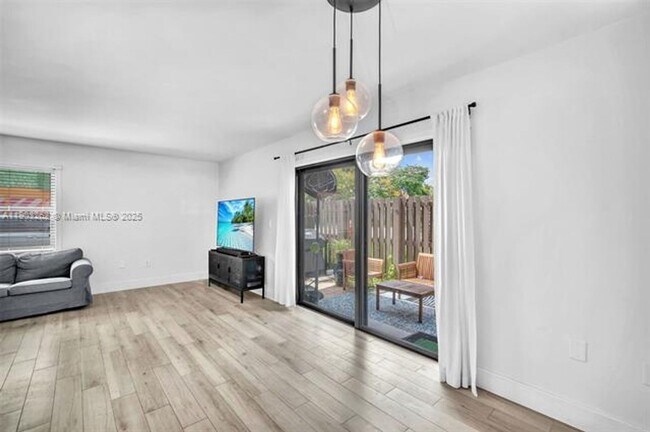 Building Photo - 10611 SW 113th Pl