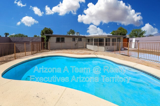 Building Photo - 3221 S Grady Ave