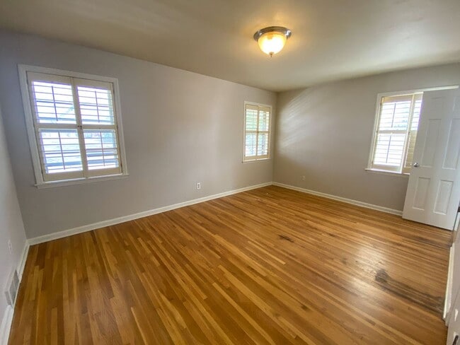 Building Photo - 5867 Brierdale Ave