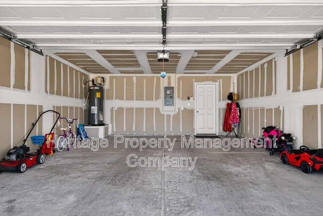 Building Photo - 4037 Bermuda Ln