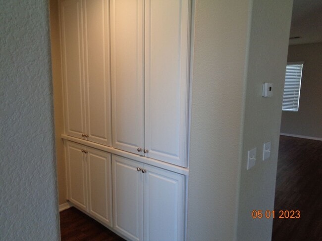 Building Photo - Beautiful 2 Story Home Offering 2548 sq. ft. and Built in 2005 with 3 Bedrooms plus office/additi...