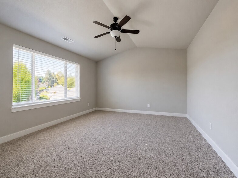 Building Photo - 3107 SW 197th Ave