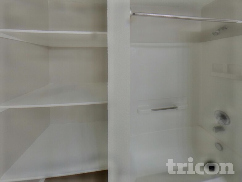 Building Photo - 421 Rowdy Dr