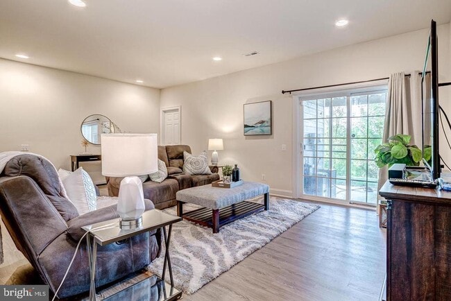 Building Photo - 20637 Erskine Terrace