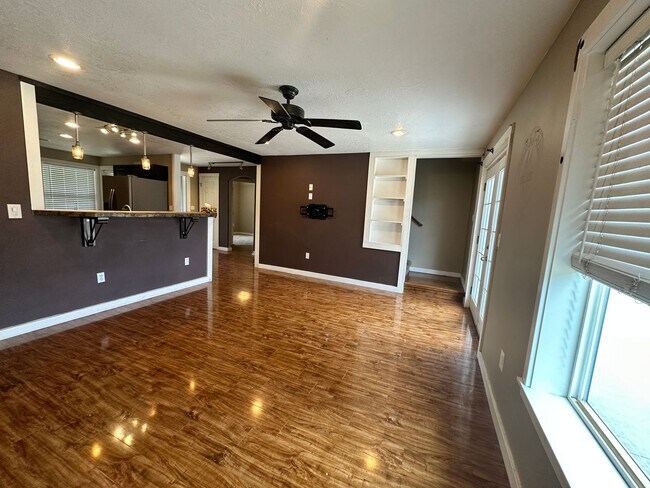 Building Photo - new carpet installed, 600sqft bonus room with large RV/Boat parking space