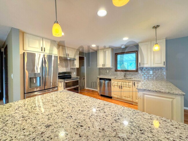Building Photo - Entertainers Dream Home