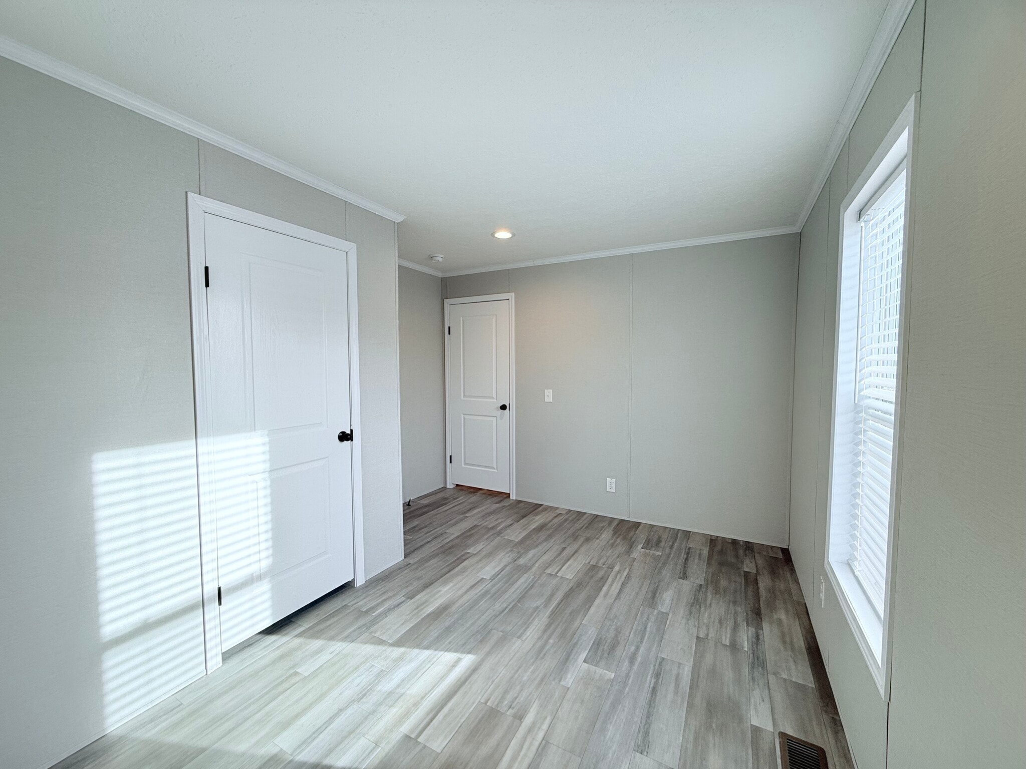 Building Photo - 29805 Jamestown Dr