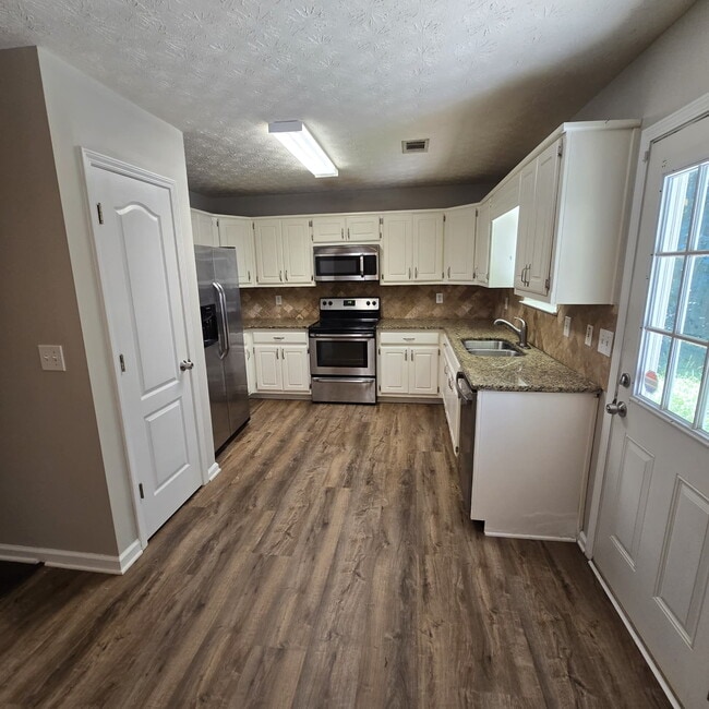 Building Photo - "Charming 4-Bed Oasis with Granite Countertops on Pebble Creek Drive, McDonough!"