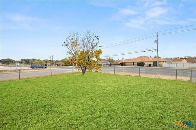 Building Photo - 3210 Raven Dr