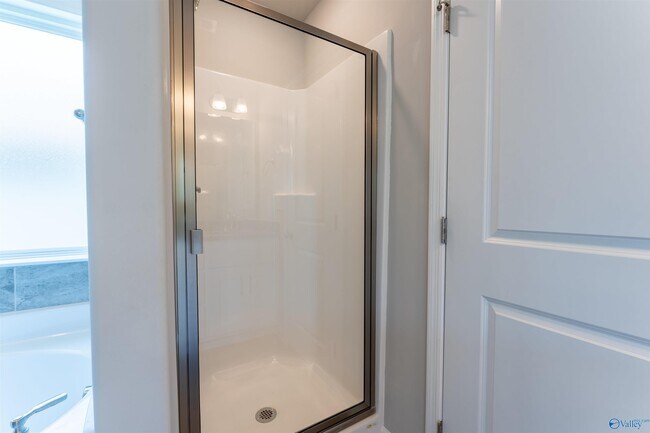 Building Photo - 118 Ocean Springs Ave