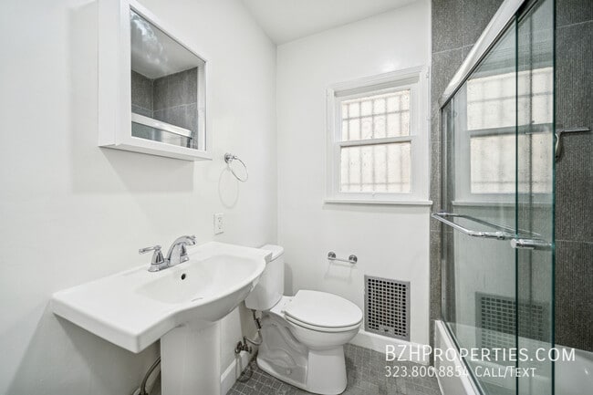 Building Photo - 7758 Rosewood Ave