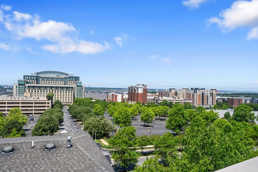 Building Photo - 500 Overlook Park Dr