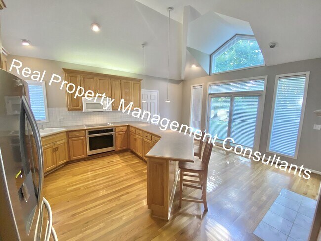 Building Photo - $1000 Move In Incentive on Lake Winnebago 3 Bedroom Home