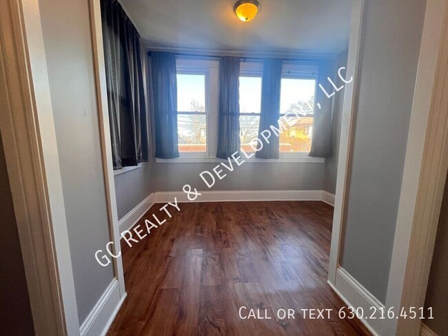 Building Photo - *** ALBANY PARK / 4 BEDROOM - 2 BATH / ONS...