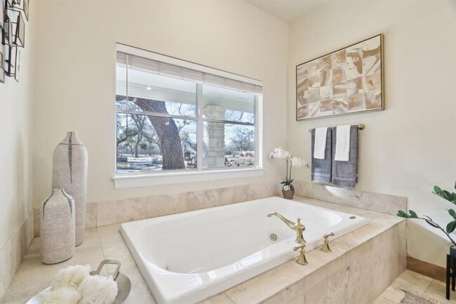 Building Photo - 294 Logan Ranch Rd