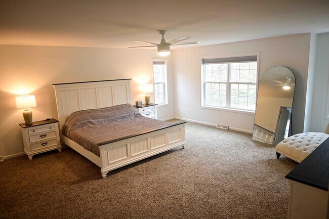 Building Photo - 180 Ruggles Rd