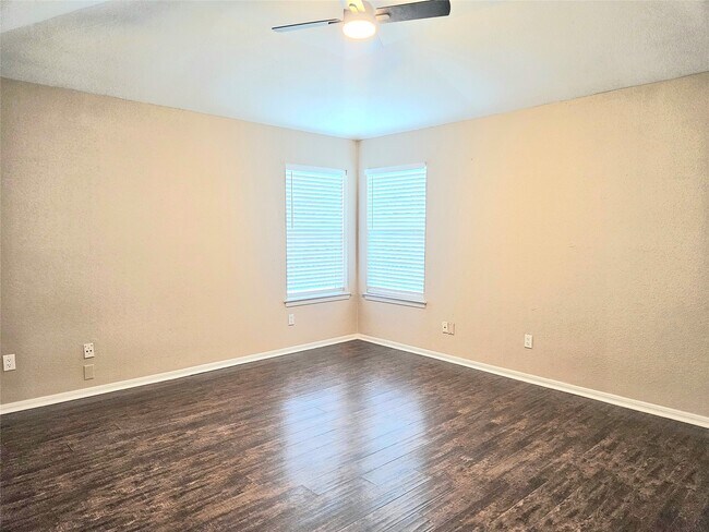 Building Photo - 4231 Southchase Ln