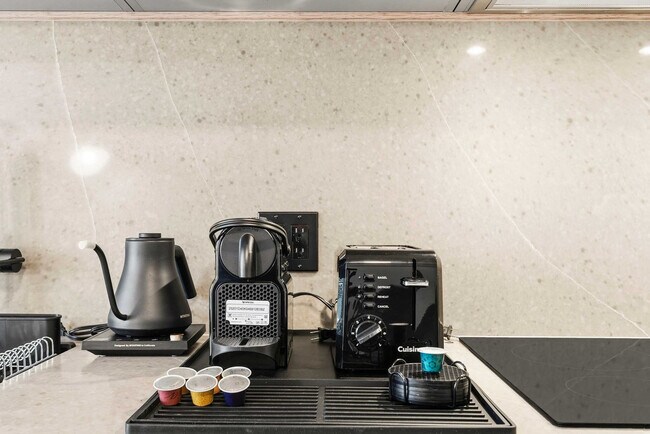 Building Photo - 121 NE 5th St