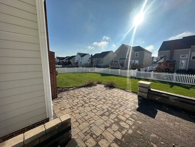 Building Photo - Lakes of Worthington