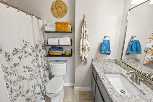 Building Photo - Baylor 2 Bedroom Condo