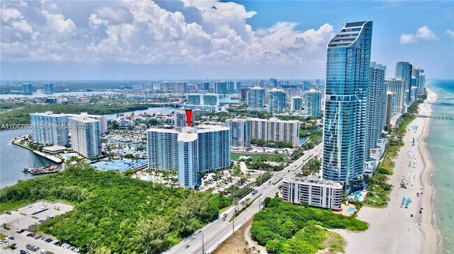 Building Photo - 100 Bayview Dr