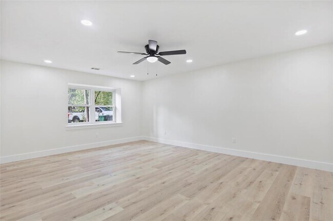 Building Photo - 1742 Hill Top Ln