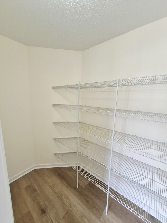 Building Photo - 7221 Oakmere Ct