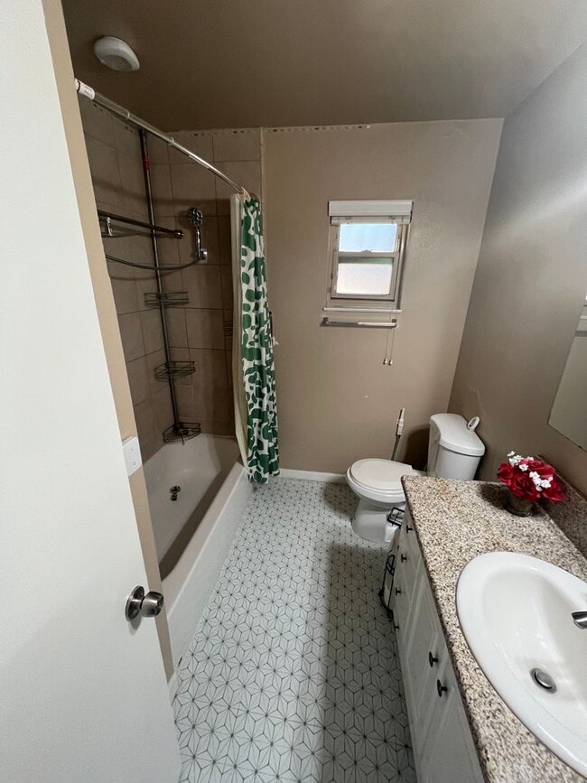 Building Photo - Cozy three bedroom home for rent